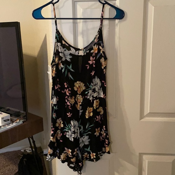 BE COOL Pants - Black and Floral Romper